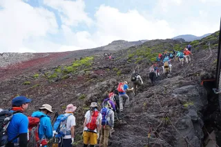 Crowd climbing Mount Fuji